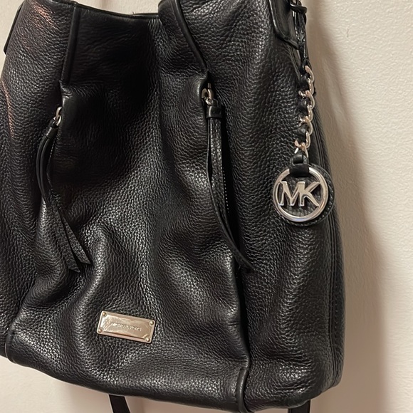 Michael Kors purse - Picture 3 of 10